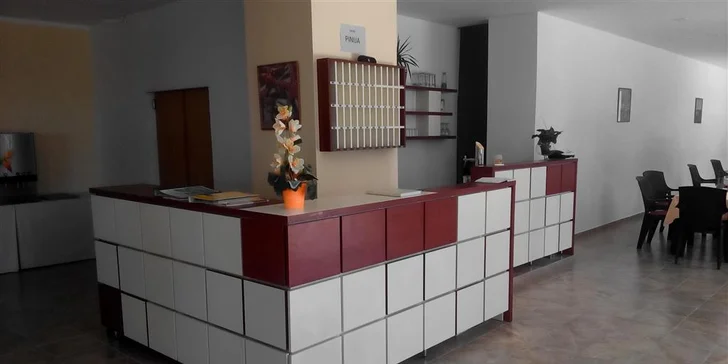 7 nocí na Makarské: hotel s polopenzí 150 m od pláže a dítě do 12 let zdarma