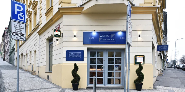 Tříchodové menu v italském stylu pro 2: předkrm, pizza Gourmet a dezert