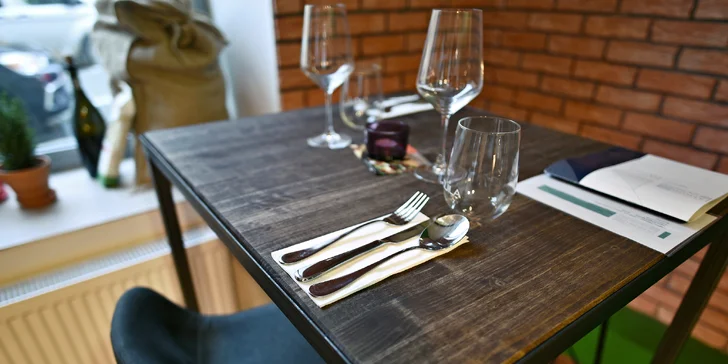 Tříchodové menu v italském stylu pro 2: předkrm, pizza Gourmet a dezert