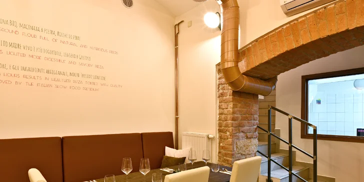 Tříchodové menu v italském stylu pro 2: předkrm, pizza Gourmet a dezert