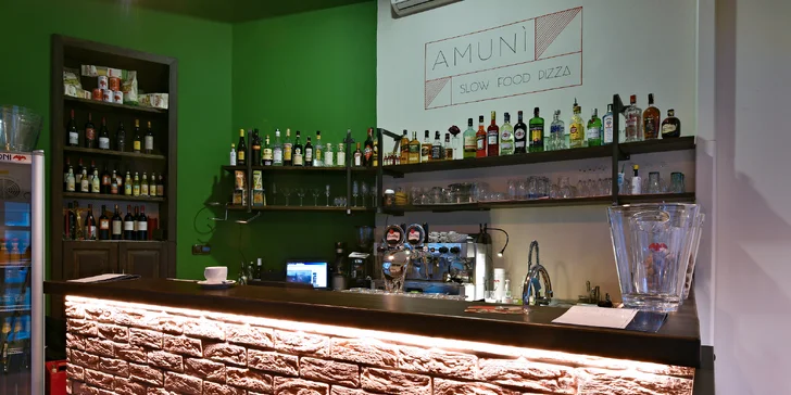Tříchodové menu v italském stylu pro 2: předkrm, pizza Gourmet a dezert
