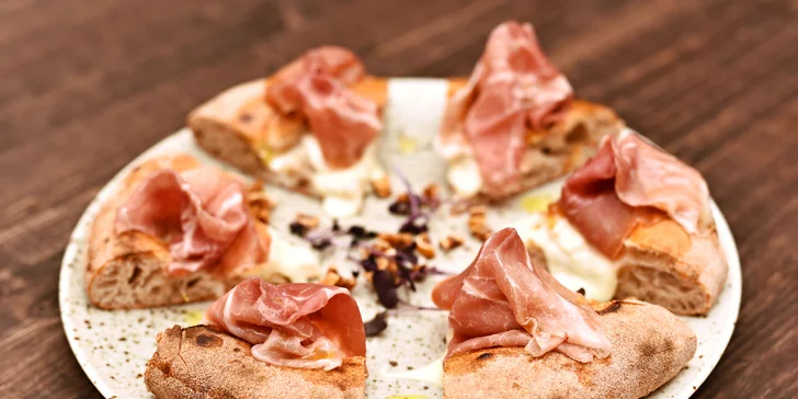 Tříchodové menu v italském stylu pro 2: předkrm, pizza Gourmet a dezert