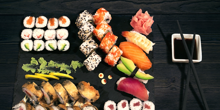 Sushi sety u Havrana: až 44 lákavých kousků s lososem, tuňákem či zeleninou
