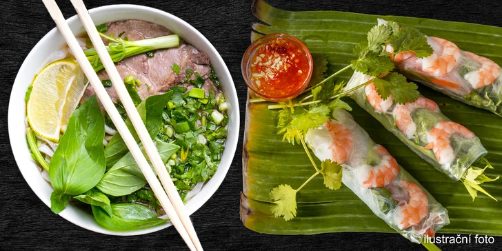 Vietnamská polévka phở a letní závitky s krevetami pro 2 osoby
