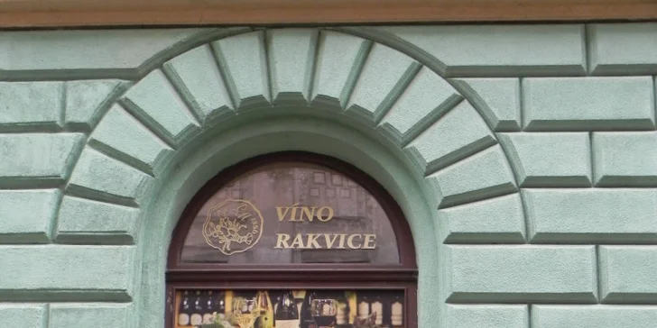 Víkendová romantika: Lahev zemského vína a talíř plný dobrot pro zamilovaný pár