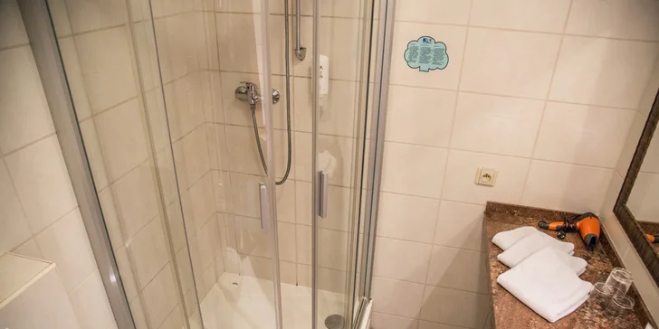 Ku každej izbe patrí kúpeľňa.