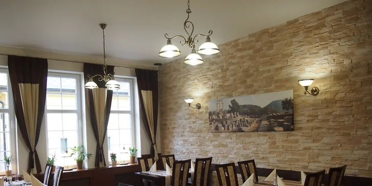 Řecké speciality pro 2 osoby: masové nebo sýrové plato, dezerty i víno