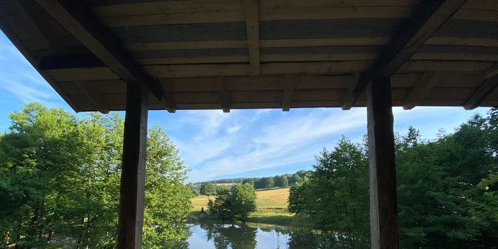  Připravena je i kukuřice, kterou můžete zvěř přilákat.