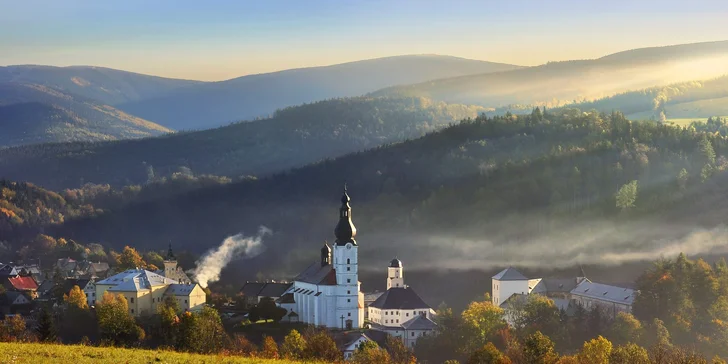 Pozlacený wellness víkend v Jeseníkách: sauny, bazén, masáže a polopenze