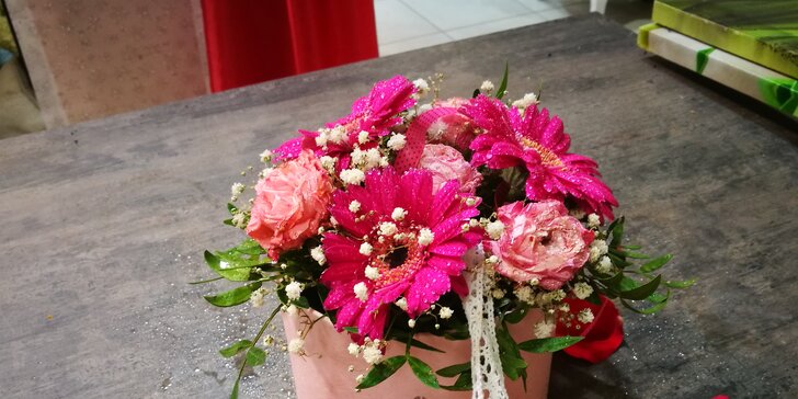 Krásná kytice nejen k Valentýnu v dárkovém boxu