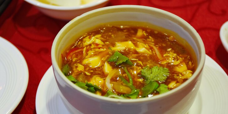 Vietnamské menu pro 2–4 osoby: 1700 g pečeného kuřete s rýží a polévka k tomu