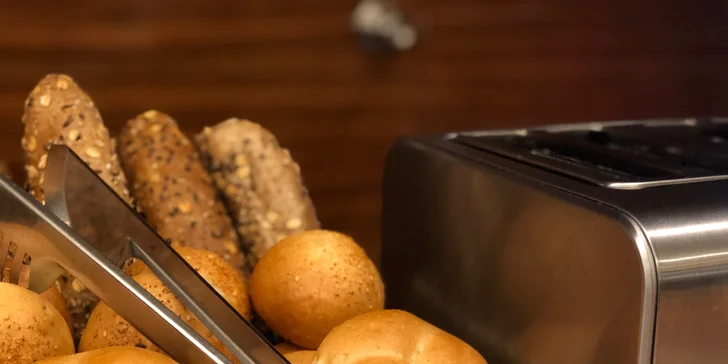 Bufetová snídaně "all you can eat" pro 1 osobu: domácí koláče i míchaná vajíčka