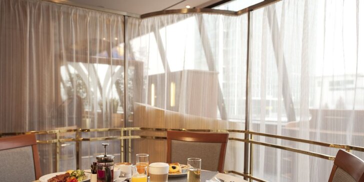 Pobyt ve 4* hotelu Panorama blízko metra se snídaní a neomezeným wellness