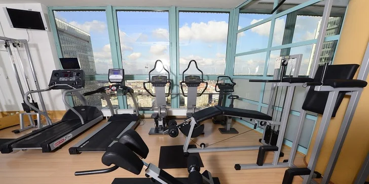 Pobyt ve 4* hotelu Panorama blízko metra se snídaní a neomezeným wellness