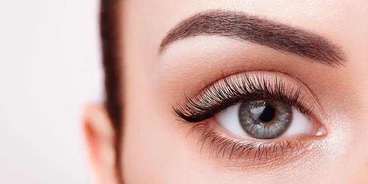 Úprava a barvení obočí, lash lifting i prodloužení řas metodou 2D