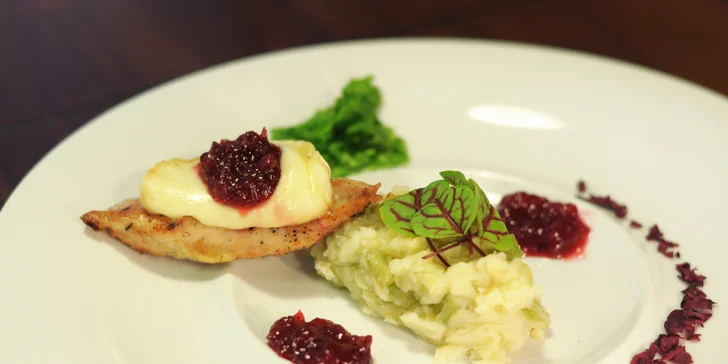 6 chodů jen pro vás dva: steak ze svíčkové, čokoládové lanýže a další dobroty