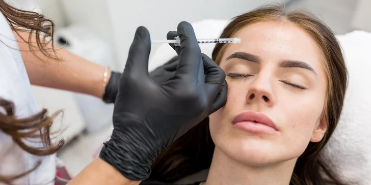 Výplň pier, contouring kyselinou alebo redukcia vrások pomocou Botoxu