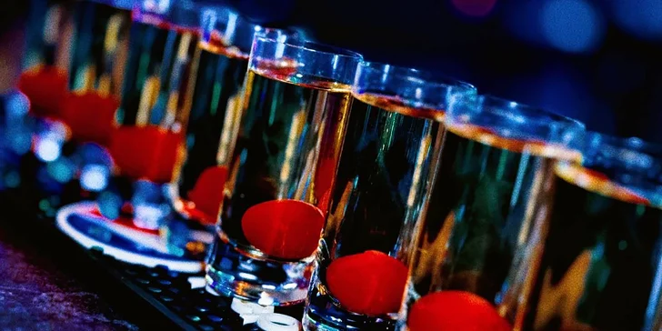 AMAbar v Karlových Varech vás pohostí spoustou zajímavých drinků, panáků i kvalitních destilátů.