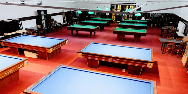 Hovězí cheeseburger s hranolky pro 1 nebo 2 ve vyhlášené restauraci Sborovna: k dispozici billiard a karambol