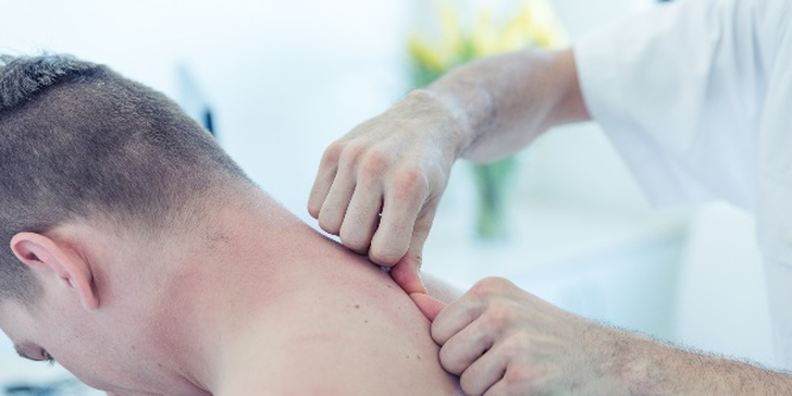Povolené uvolnění: masáž zad, krční páteře a chodidel