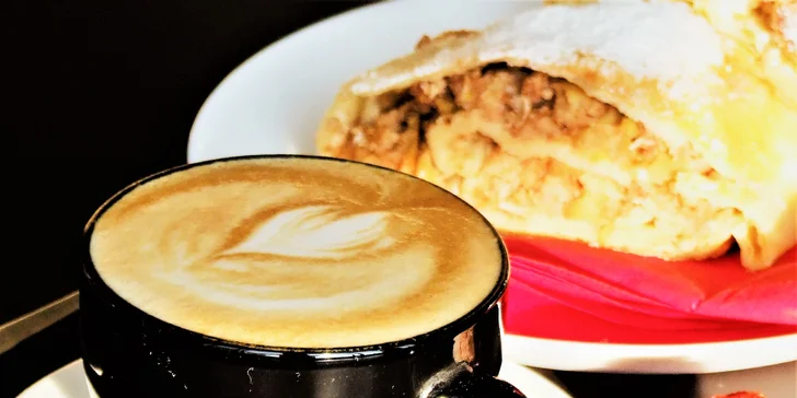 Káva dle výběru a klasický či raw dezert v Black Box Cafe