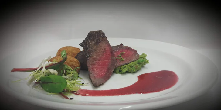 4chodové menu pro dva: krevetová polévka, argentinský steak, kachní prsa i sekt