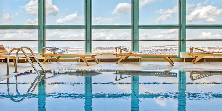 Pobyt ve 4* hotelu Panorama blízko metra se snídaní a neomezeným wellness