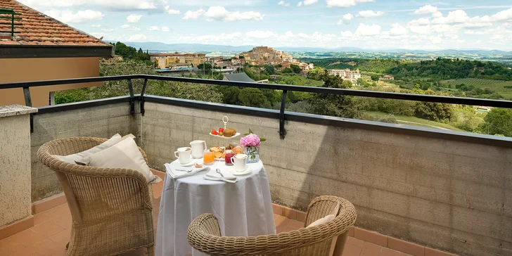 Z terasy hotelu Miralaghi budete mít Toskánský region Val d'Orcia jako na dlani.