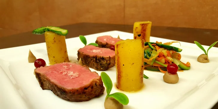 Valentýn plný požitků ve Vinařství U Kapličky: wellness i degustační menu
