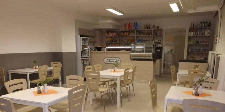 Brunch po anglicku: fazole, vejce, párek pečivo a klidně i nápoj