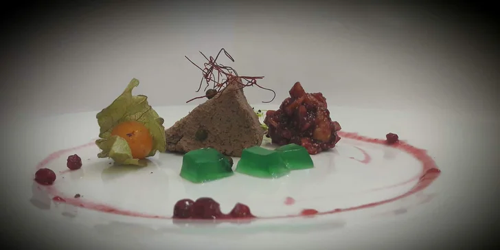 4chodové menu pro dva: krevetová polévka, argentinský steak, kachní prsa i sekt