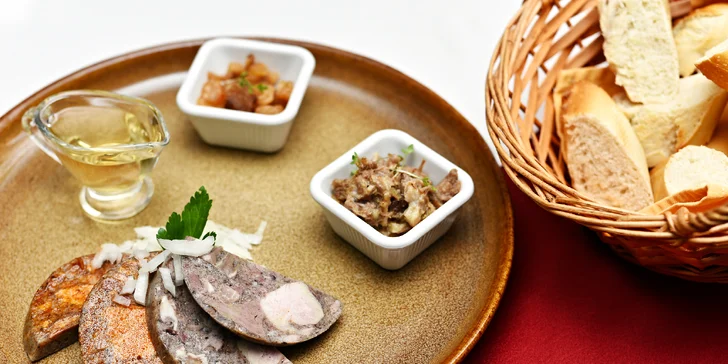 Menu, nad kterým by se olizoval i statkář Pandrhola: Zabijačkové hody pro 2