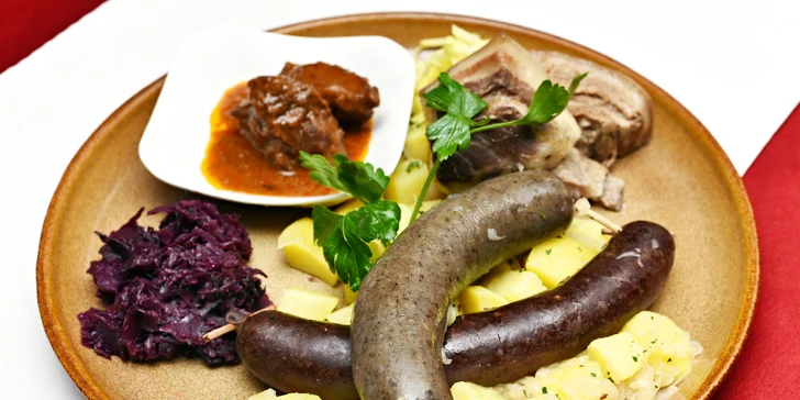 Menu, nad kterým by se olizoval i statkář Pandrhola: Zabijačkové hody pro 2