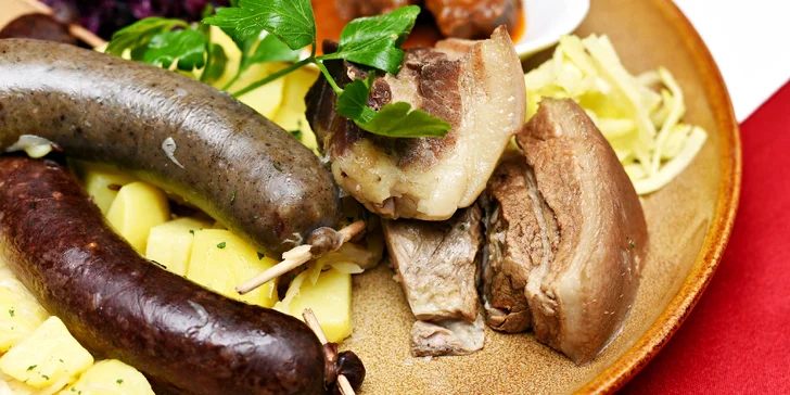 Menu, nad kterým by se olizoval i statkář Pandrhola: Zabijačkové hody pro 2
