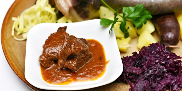 Menu, nad kterým by se olizoval i statkář Pandrhola: Zabijačkové hody pro 2