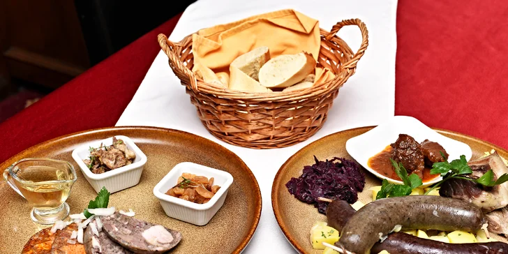Menu, nad kterým by se olizoval i statkář Pandrhola: Zabijačkové hody pro 2