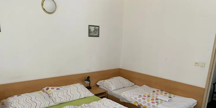 V pokojích je dostatek místa i pro rodiny.