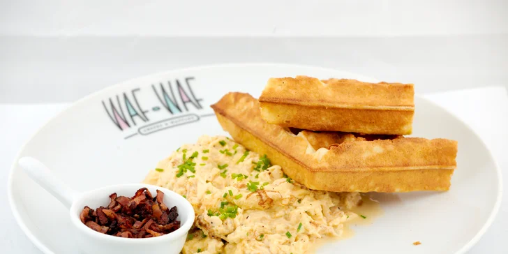 Snídaňové menu na Letné: sladké i slané vafle, lívance i vajíčka a horký nápoj