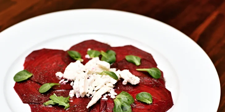 3chodové degustační menu: carpaccio z řepy, jelení kýta na šípkové, zmrzlina