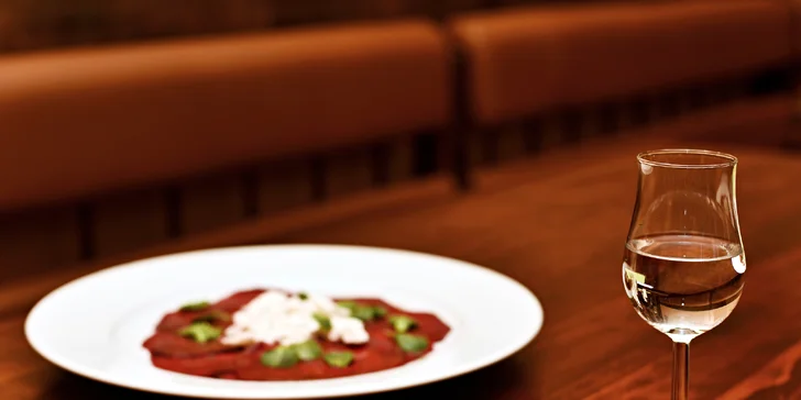 3chodové degustační menu: carpaccio z řepy, jelení kýta na šípkové, zmrzlina