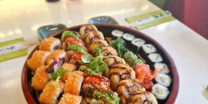 Za příplatek vám sushi rádi zabalí s sebou a můžete si pochutnat třeba doma u televize. 