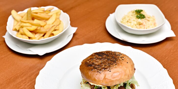 Burgerové menu pro 1, 2 nebo rovnou 4 jedlíky: na výběr ze 3 druhů burgerů