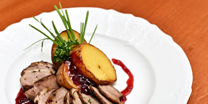 Čtyřchodové menu s vínem nebo bez pro 2: feta sýr, kachní jatýrka i prsa, losos a dezerty