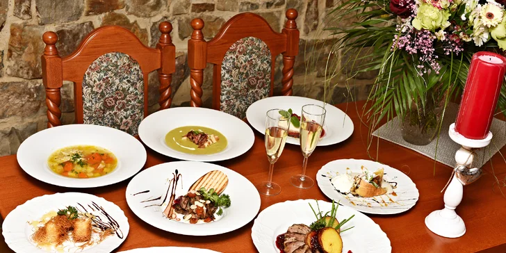 Čtyřchodové menu a víno pro 2: feta sýr, kachní jatýrka i prsa, losos a dezerty