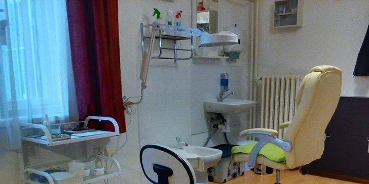 Hýčkání nejen pro dámy: Mokrá pedikúra, maska se zábalem a masáž