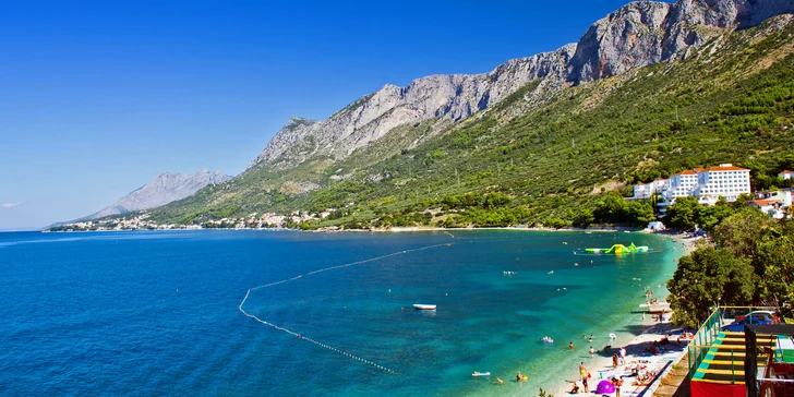 7 nocí na Makarské: hotel s polopenzí 150 m od pláže a dítě do 12 let zdarma