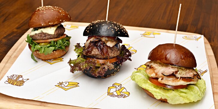 3× miniburger u Šárky: černý BBQ, kuřecí caesar a blue cheese burger i s hranolky