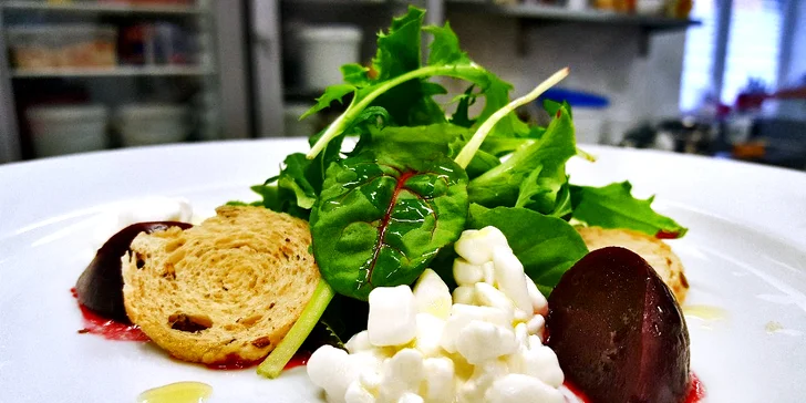 Tříchodové valentýnské menu: panenka nebo pstruh, lívaneček a sklenka vína