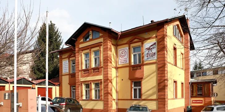Zajděte na skvělé jídlo! Restaurace Statečný kohout je součástí hotelu Alpin Avion