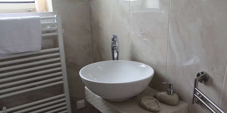 Romantika v Praze: vířivka, solná jeskyně a hotel v klidné vilové čtvrti u centra